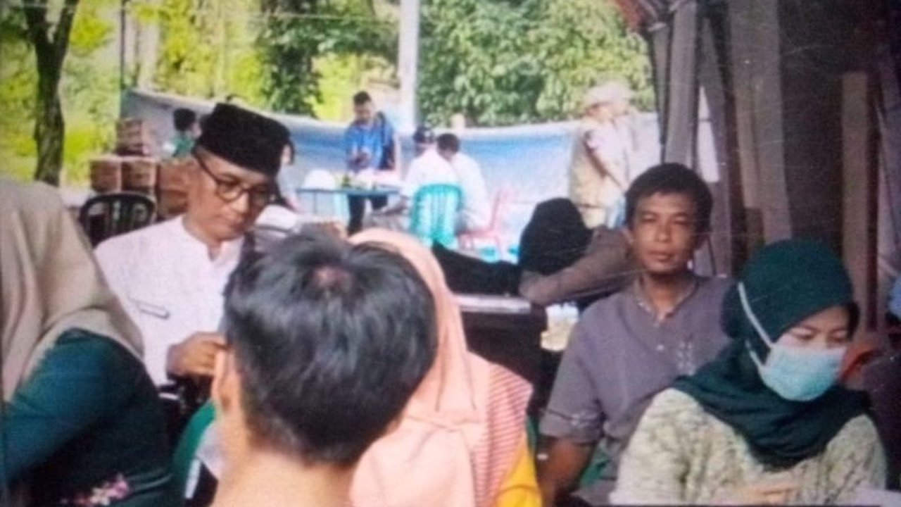 Pemerintah Kabupaten Agam bergerak cepat menerbitkan 1.822 dokumen Adminduk Penyintas Bencana yang hilang akibat banjir bandang, memastikan mereka dapat mengakses bantuan vital dan memulihkan hak administratif.