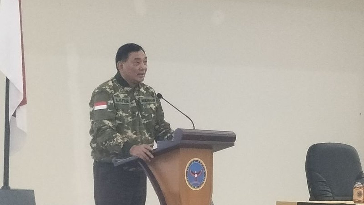 Menteri Pertahanan Sjafrie Sjamsoeddin mengumumkan 4.000 ASN di Jakarta akan menjadi Komponen Cadangan (Komcad) mulai semester pertama 2026, bertujuan menumbuhkan jiwa nasionalisme dan cinta tanah air.