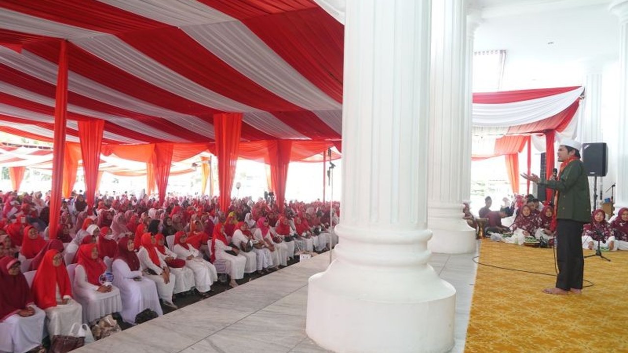 Wakil Gubernur Bengkulu Mian menyerukan peningkatan kepedulian sosial Ramadhan dan solidaritas masyarakat. Ajakan ini disampaikan dalam Tabligh Akbar di Kota Bengkulu untuk menyambut bulan suci.