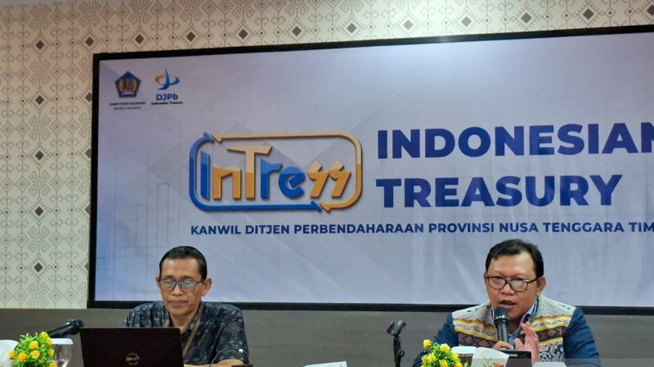 Kantor Wilayah DJPb Kementerian Keuangan mencatat Realisasi KUR NTT sepanjang 2025 mencapai Rp2,77 triliun, menjangkau puluhan ribu debitur. Simak detail penyaluran dan sektor dominan yang menerima pembiayaan di Nusa Tenggara Timur.