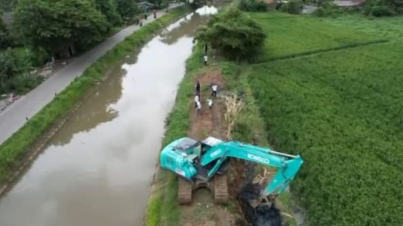 Pemerintah Kabupaten Serang kebut normalisasi saluran air sepanjang satu kilometer di Perumahan Bumi Ciruas Permai 2 (BCP 2) untuk mencegah dan meminimalisasi dampak banjir, sekaligus mengkaji solusi jangka panjang.