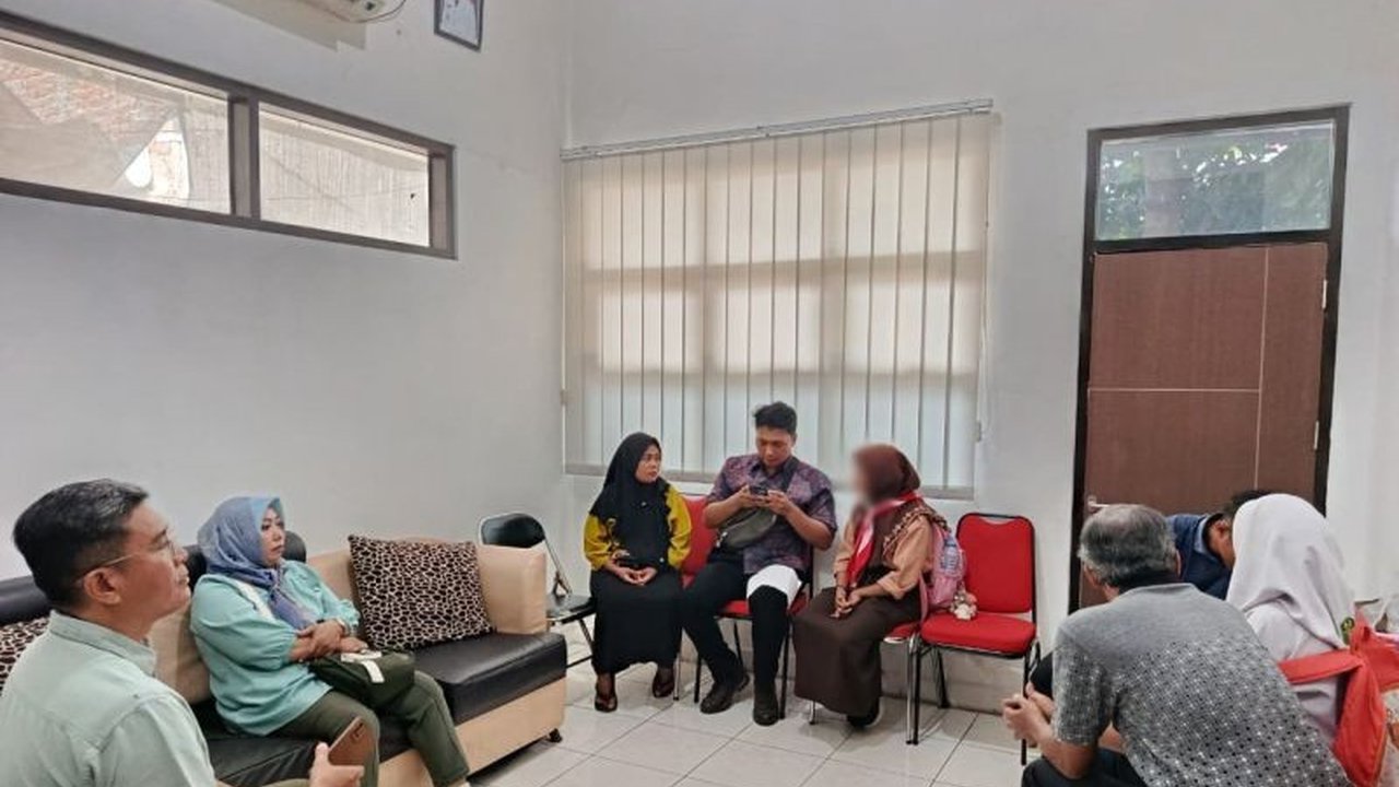 Dinas Pemberdayaan Perempuan dan Perlindungan Anak serta Pengendalian Penduduk dan Keluarga Berencana (DP3APPKB) Pemkot Surabaya sigap memberikan pendampingan psikologis bagi korban perundungan yang viral, memastikan penanganan komprehensif dalam kasus pe