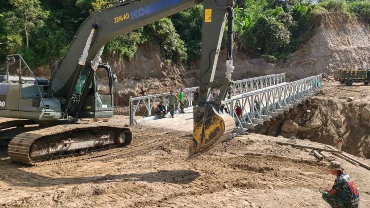 Sejumlah jembatan di Aceh yang sebelumnya terputus akibat banjir kini telah rampung dan siap digunakan kembali, mempercepat pemulihan mobilitas warga. Pembangunan Jembatan Aceh ini adalah hasil sinergi pemerintah daerah dan TNI.