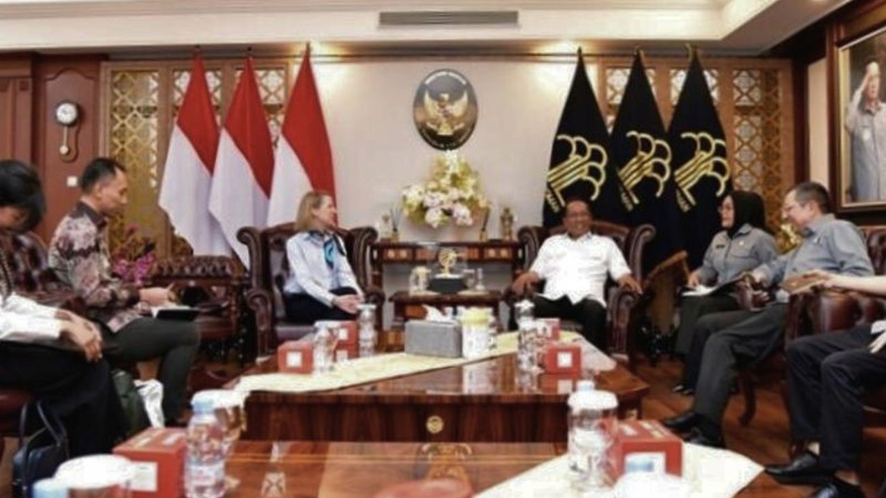Menteri Hukum Supratmana Andi Agtas menekankan pentingnya tata kelola royalti digital yang transparan dan adil bagi musisi serta kreator di Indonesia, menyoroti peran strategis platform digital dan kebutuhan penguatan LMKN.