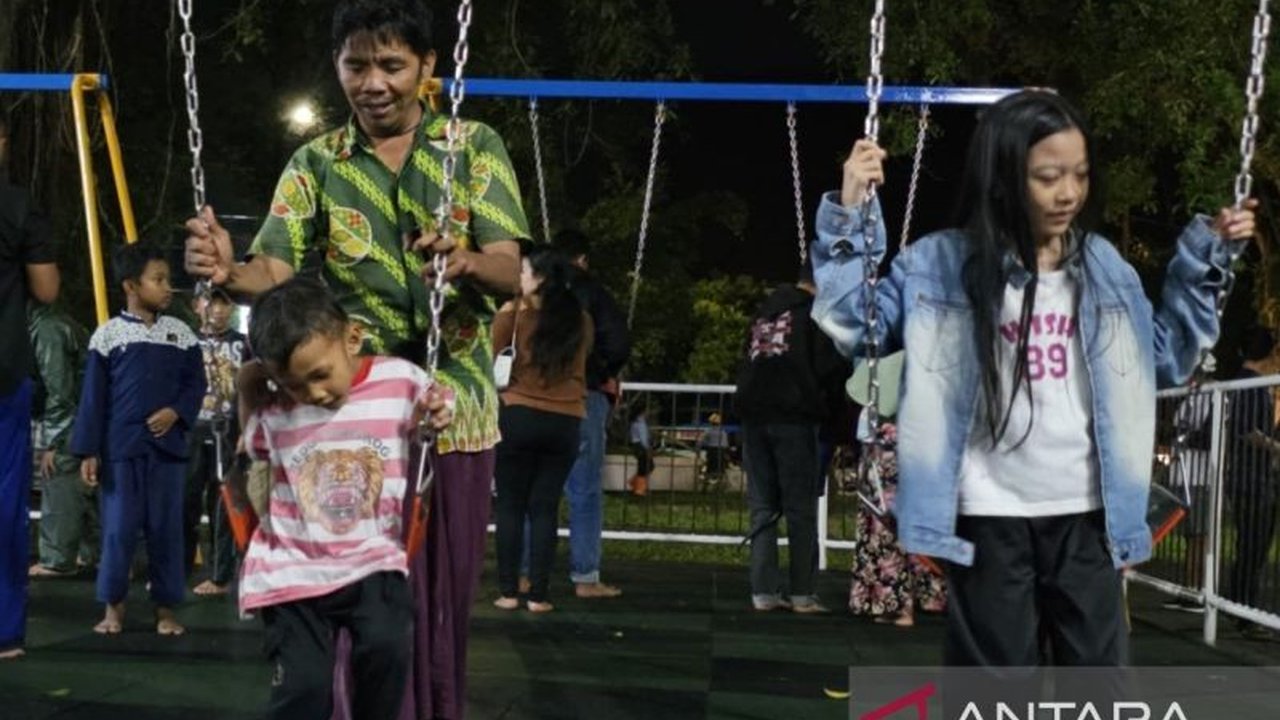 Pemerintah Kota Malang berupaya keras menjadikan Alun-Alun Merdeka Malang sebagai sarana edukasi utama untuk kelestarian lingkungan dan sejarah, menarik minat belajar masyarakat sejak dini.