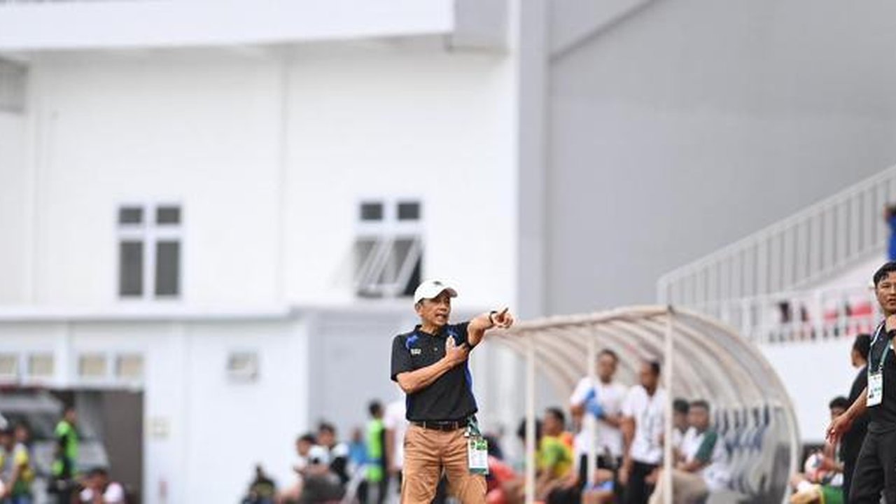 Jafri Sastra saat masih menjadi pelatih PSIS Semarang. (Dokumentasi PSIS Semarang)