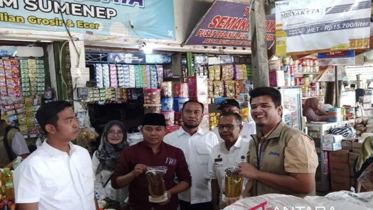 Pemerintah Kabupaten Sumenep memastikan distribusi Minyakita lancar menjelang bulan puasa, menjamin harga stabil sesuai HET. Langkah ini diambil menyusul temuan harga di atas ketentuan, serta sebagai upaya pengendalian inflasi daerah.