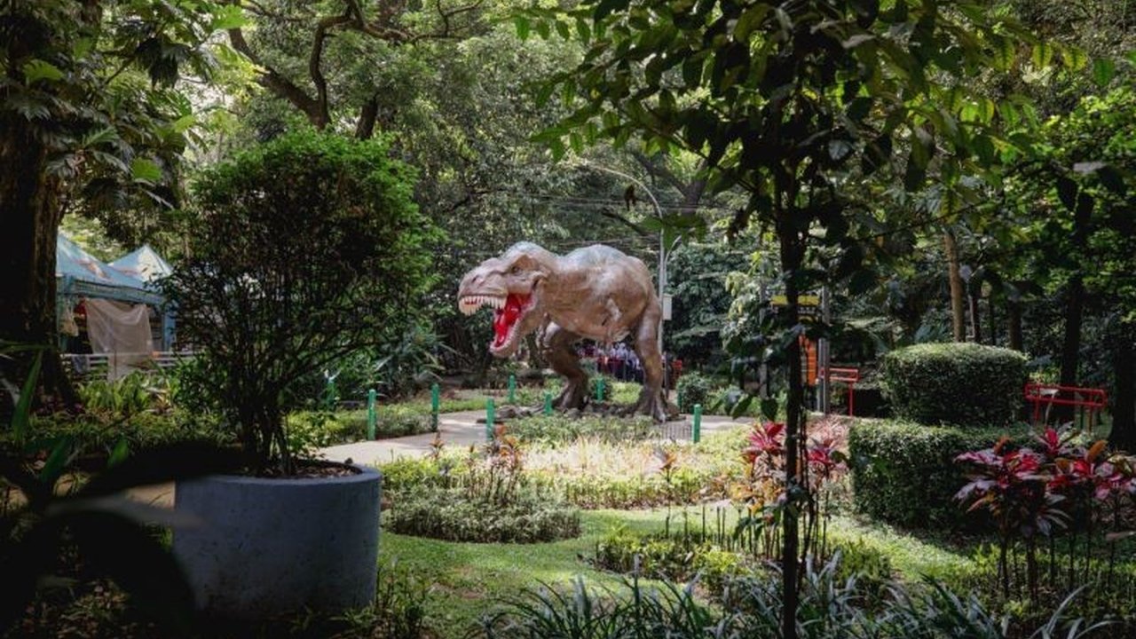 Pemerintah Kota Bandung sedang mengkaji ulang penamaan taman kota berbasis sejarah dan budaya, melibatkan budayawan serta data arsip untuk menjaga memori kolektif warga dan memastikan dasar dokumentasi yang kuat.