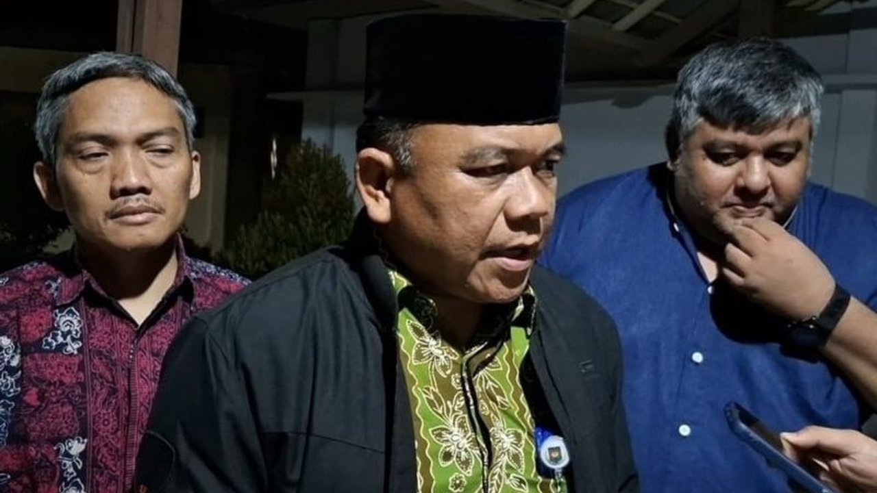 Pemkab Muaro Jambi desak pengelola dapur Makan Bergizi Gratis (MBG) perketat SOP setelah dugaan keracunan massal menimpa ratusan pelajar, memicu investigasi dan penutupan sementara operasional.