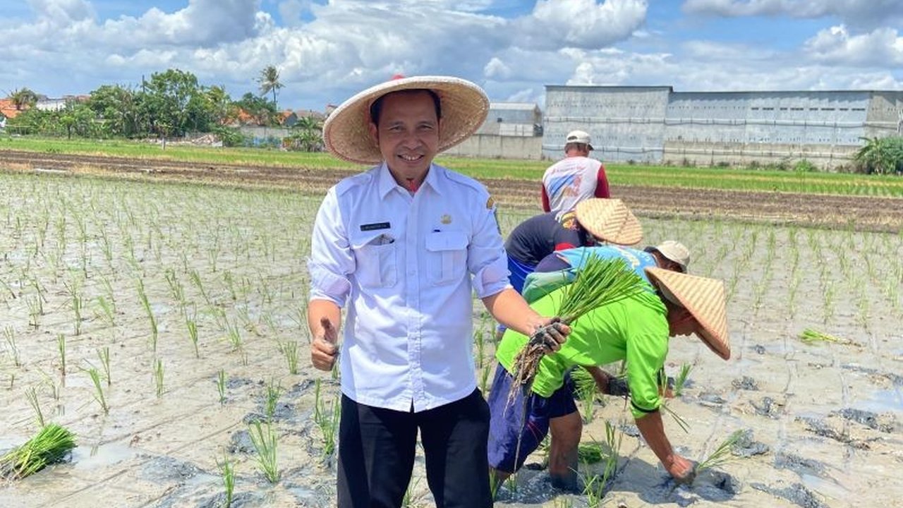 Dinas Ketahanan Pangan (DKP) Kota Tangerang diminta DPRD untuk menyiapkan langkah antisipasi cuaca ekstrem demi menjaga target panen beras. Antisipasi Cuaca Ekstrem Panen Beras Tangerang menjadi fokus utama agar ketahanan pangan tetap terjaga.