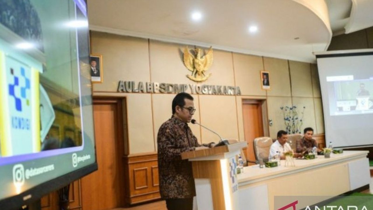 Wakil Menteri Komunikasi dan Digital (Wamenkomdigi) Nezar Patria mengingatkan masyarakat akan bahaya ancaman siber AI yang semakin canggih, menyasar langsung kehidupan pribadi warga dengan pola serangan yang lebih cepat dan personal, menuntut kewaspadaan.