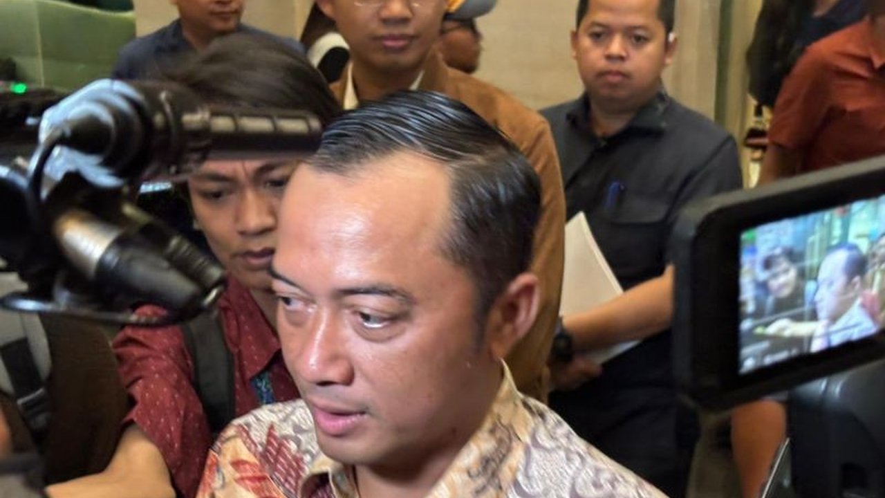 Menteri Sekretaris Negara (Mensesneg) Prasetyo Hadi mengonfirmasi bahwa Istana tengah memproses persetujuan pengunduran diri tiga Anggota Dewan Komisioner (ADK) OJK, memicu pertanyaan tentang mekanisme pengisian jabatan selanjutnya.