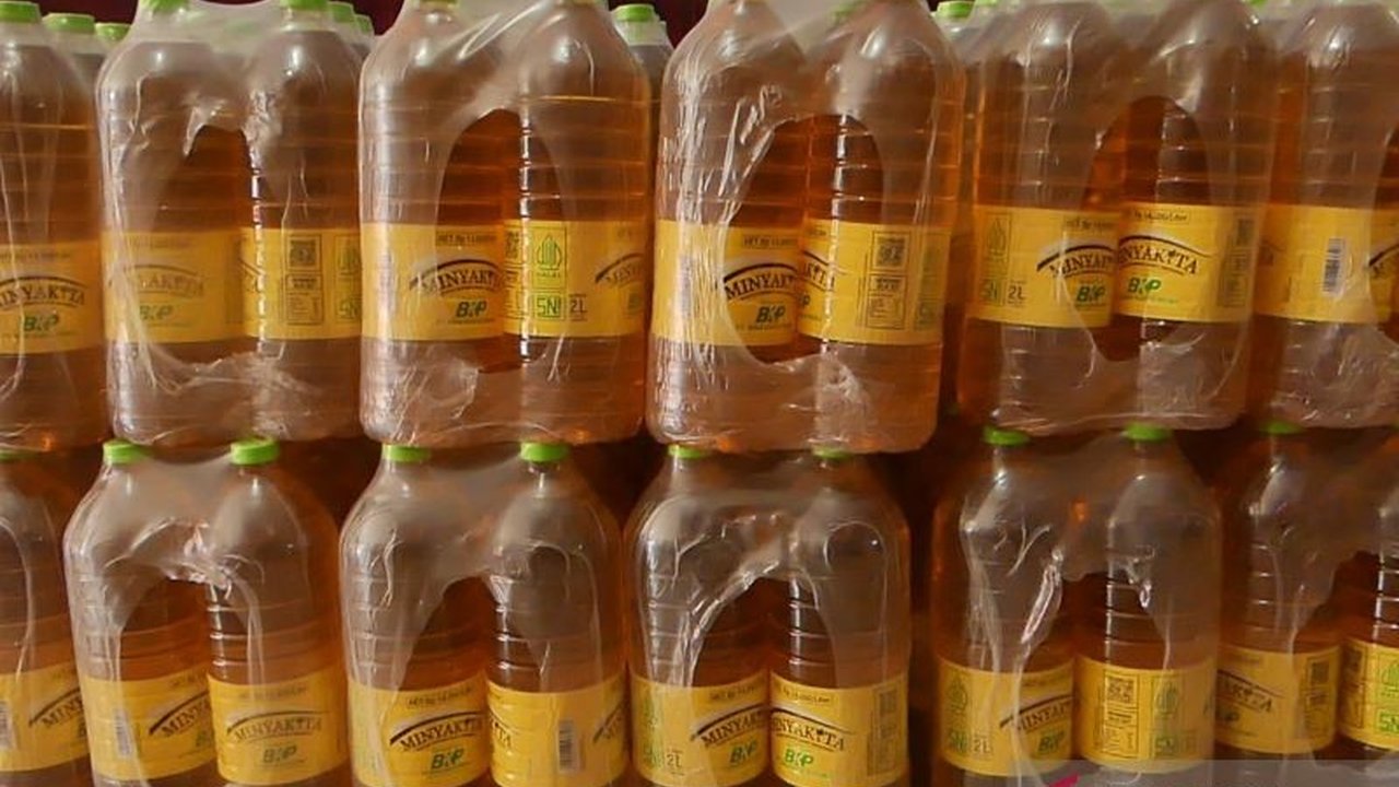 Perum Bulog Cabang Magelang memulai distribusi MinyaKita sebanyak 4.000 liter ke pasar di wilayah Kedu, memastikan ketersediaan dan stabilitas harga jelang Ramadan.
