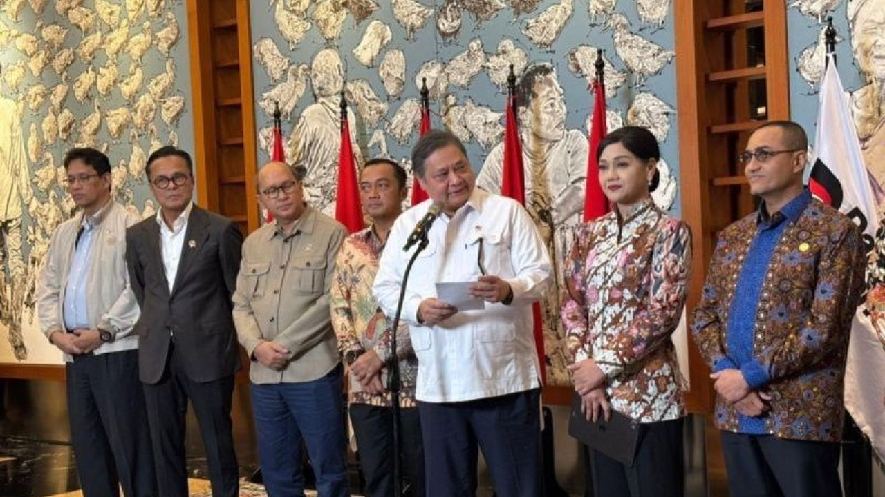 Berbagai dinamika mewarnai Pasar Modal Indonesia, mulai dari penegasan pemerintah soal larangan goreng saham hingga penetapan Pjs Dirut BEI yang baru, Jeffrey Hendrik, menandai reformasi pasar modal.
