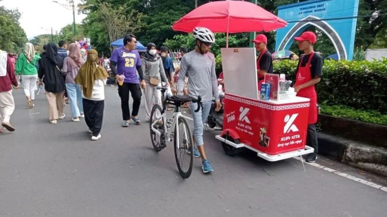 Jalan Udayana Mataram, jantung Car Free Day, menghadapi tantangan serius. Pemerintah Kota Mataram berupaya menata ulang demi menjaga fungsi ruang publik ikonik ini.