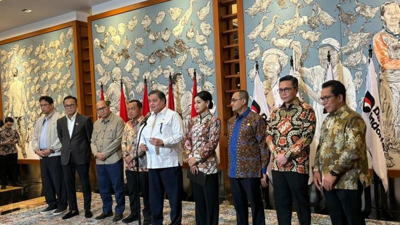 Presiden Prabowo Subianto instruksikan percepatan Reformasi Pasar Modal, termasuk demutualisasi bursa dan peningkatan free float, di tengah transisi pimpinan OJK dan BEI untuk jaga stabilitas pasar.