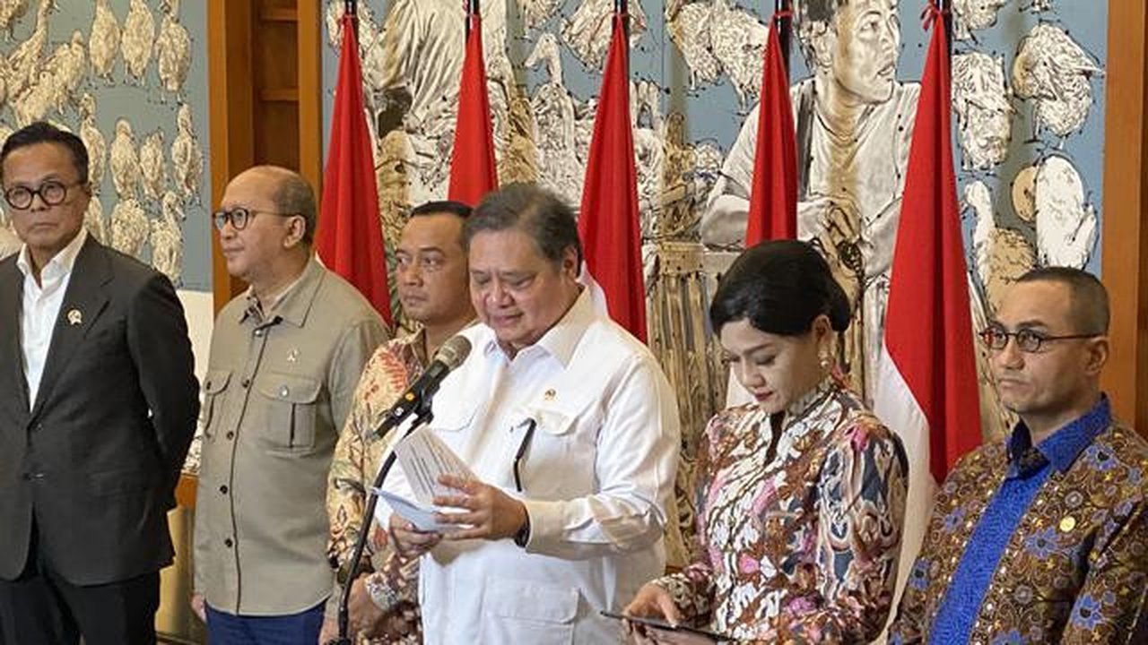 Menteri Koordinator Bidang Perekonomian Airlangga Hartarto dalam konferensi pers  penguatan pasar modal nasional di Wisma Danantara, Sabtu (31/1/2026). (Liputan6.com/Tian)