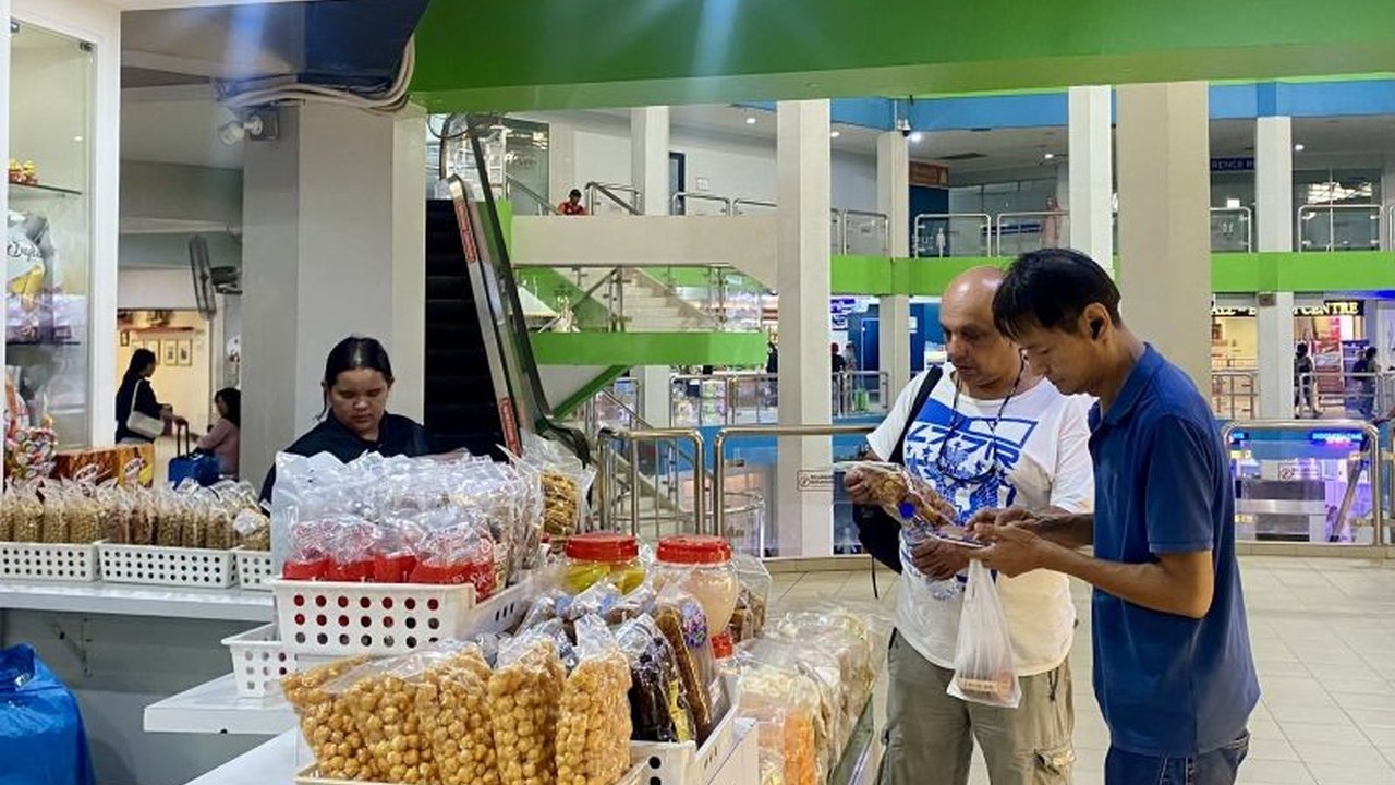 Di tengah gejolak ekonomi Singapura, Batam justru kian memantapkan posisinya sebagai magnet wisata belanja dan kuliner, menarik ribuan turis mancanegara yang mencari pengalaman unik.