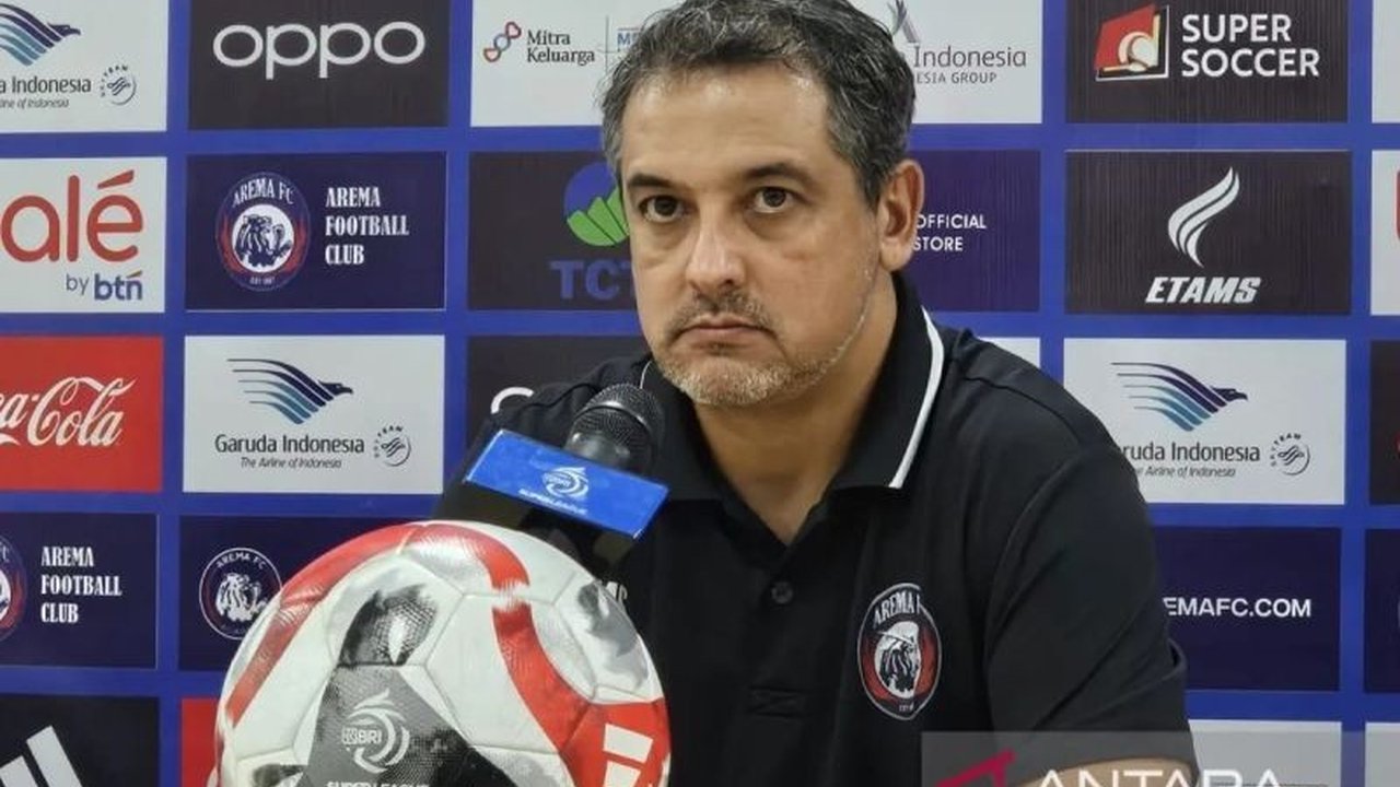 Pelatih Arema FC, Marcos Santos, membuka peluang debut bagi Hansamu Yama dan Rio Fahmi saat menghadapi Persijap Jepara. Kedatangan pemain baru ini diharapkan mendongkrak performa Singo Edan di BRI Super League.