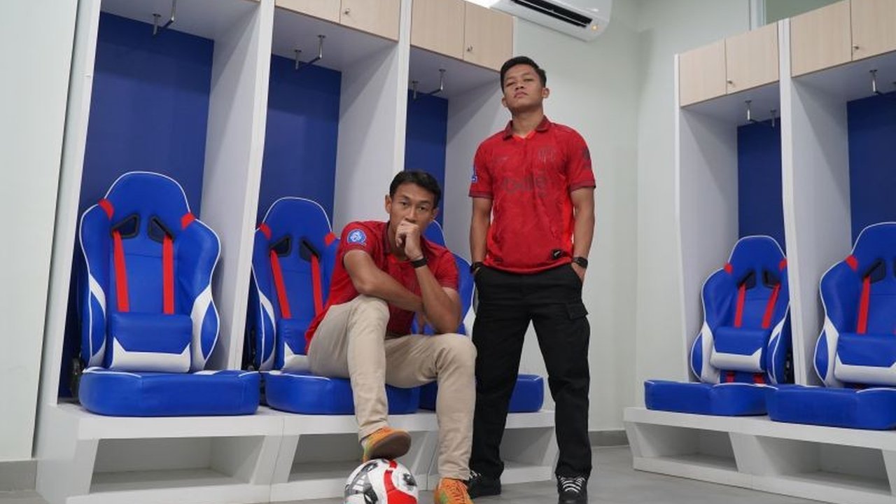 Arema FC resmi meminjam Rio Fahmi dan Hansamu Yama dari Persija Jakarta hingga akhir musim 2025/2026. Langkah ini diambil untuk memperkuat lini belakang dan kedalaman skuad Singo Edan.