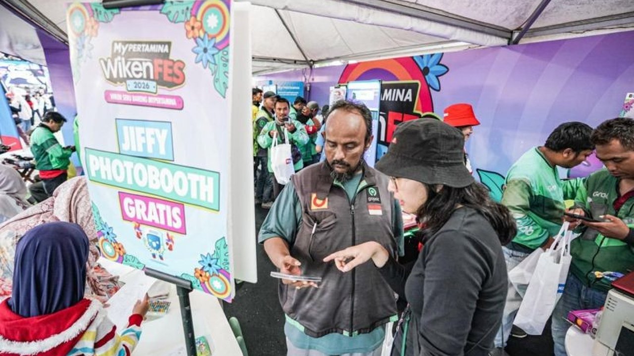 Pertamina Patra Niaga meluncurkan program Berkah Ojek Online MyPertamina (BOOM) dengan membagikan 100 motor untuk ojol sebagai bentuk apresiasi kesetiaan menggunakan produk Pertamax Series, menarik perhatian para pengemudi.