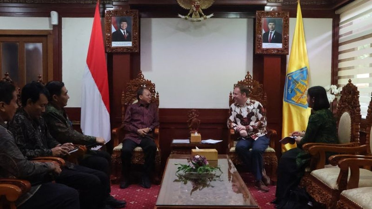 Pemerintah Provinsi Bali dan Kedutaan Besar Inggris di Indonesia mempererat kerja sama di berbagai sektor, termasuk pariwisata dan penanganan lalu lintas, untuk meningkatkan kunjungan wisatawan dan mengatasi tantangan infrastruktur di Pulau Dewata.