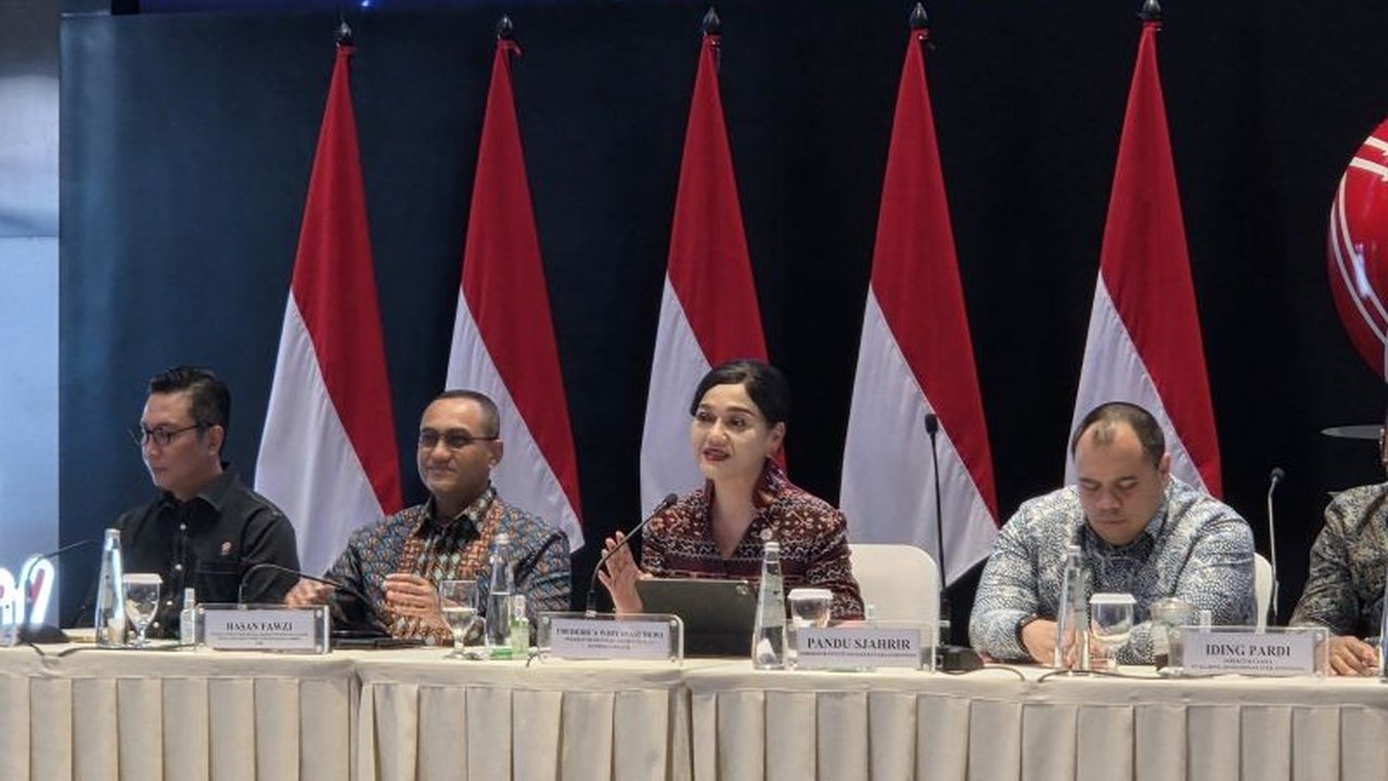 Otoritas Jasa Keuangan (OJK) meluncurkan delapan rencana aksi strategis untuk mempercepat Reformasi Pasar Modal Indonesia, bertujuan meningkatkan likuiditas, transparansi, dan daya tarik investasi bursa efek.
