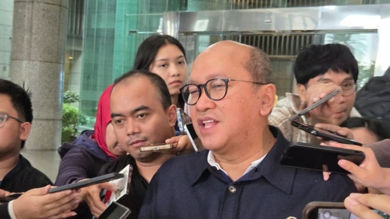 CEO Danantara Indonesia, Rosan Roeslani, menyatakan investor asing berkesempatan menjadi pemegang saham di PT Bursa Efek Indonesia (BEI) setelah proses Demutualisasi BEI selesai, sebuah langkah modernisasi pasar modal yang akan meningkatkan transparansi.