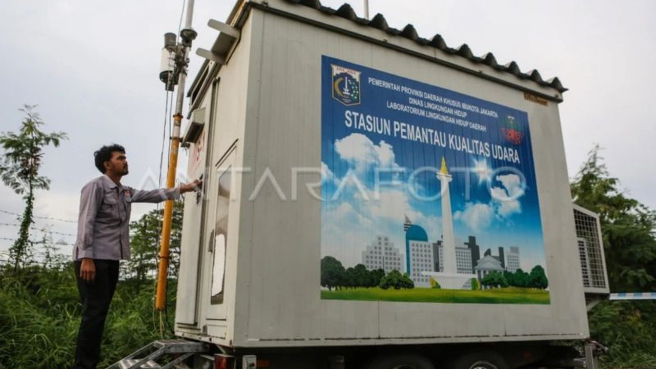 Dinas Lingkungan Hidup DKI Jakarta membantah penghentian Sistem Pemantau Kualitas Udara (SPKU) Rorotan, menegaskan alat tersebut sedang menjalani uji kalibrasi untuk memastikan data akurat dan presisi.