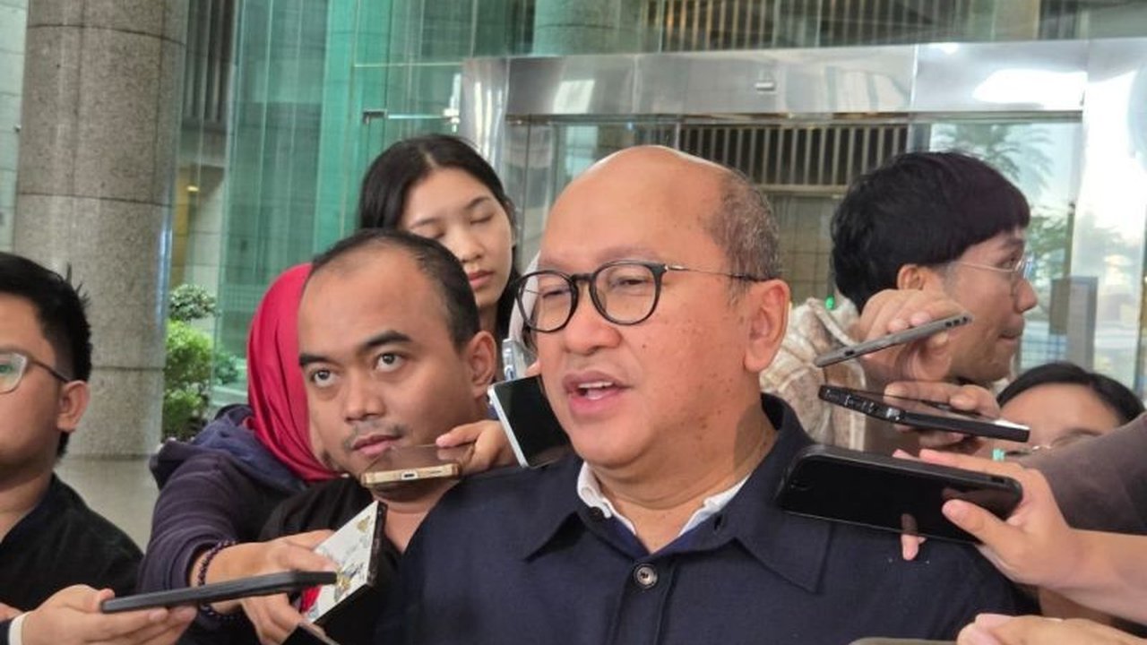 CEO Danantara Indonesia, Rosan Roeslani, memproyeksikan IHSG rebound pada perdagangan pekan depan, didorong respons positif investor asing terhadap reformasi pasar modal Indonesia yang tengah berjalan.