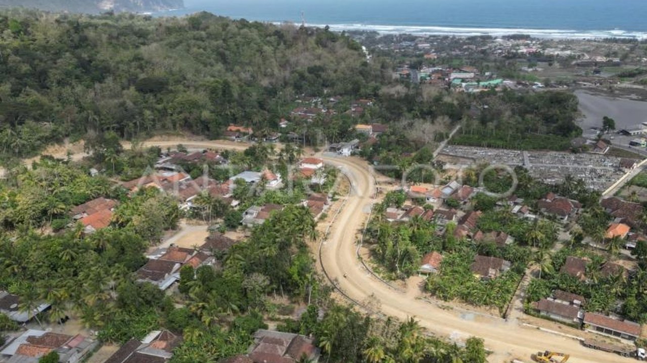 Pemerintah Daerah Istimewa Yogyakarta (Pemda DIY) berkomitmen menyelesaikan pembayaran ganti rugi pengadaan tanah Jalur Jalan Lintas Selatan (JJLS) DIY segmen Garongan-Congot secara bertahap hingga 2028.