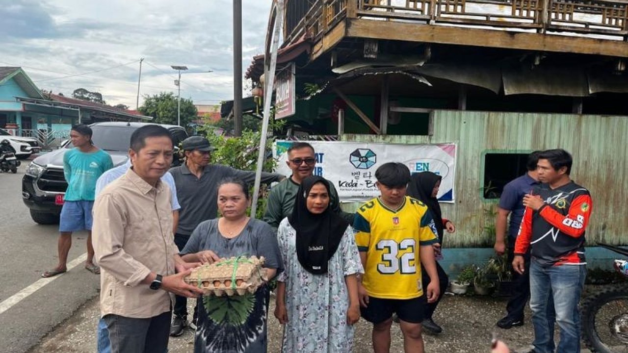 Pemerintah Kabupaten Barito Utara bergerak cepat menyalurkan Bantuan Korban Kebakaran Muara Teweh di kawasan padat penduduk, Minggu. Simak detail bantuan dan imbauan penting bagi warga.