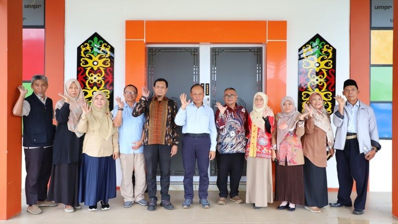 Universitas Muhammadiyah Palangkaraya (UMPR) berkomitmen penuh menjadi penyelenggara program Pengembangan SDM Sawit nasional mulai 2026, siapkan dua prodi unggulan untuk cetak SDM sawit berkualitas.