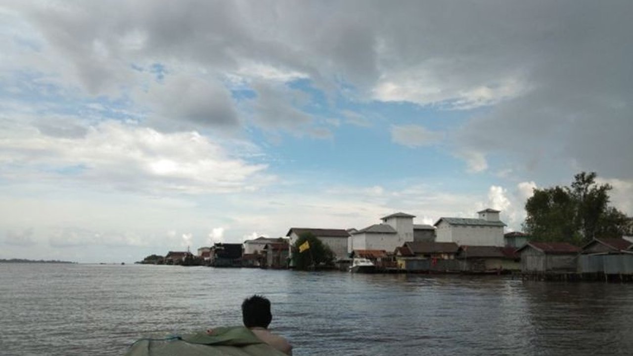 BMKG mengeluarkan peringatan dini bagi nelayan dan masyarakat di pesisir selatan Kalimantan Tengah untuk waspada gelombang tinggi Kalteng yang berpotensi mencapai 1,5 meter selama sepekan ke depan.