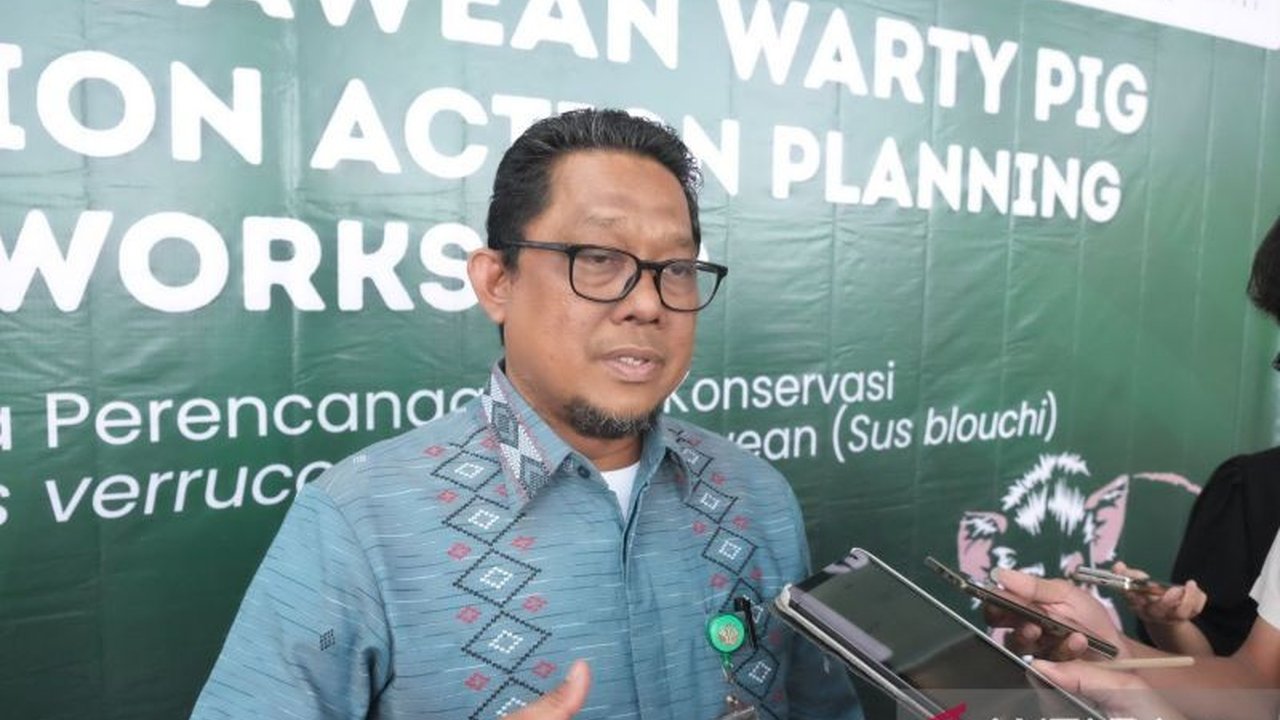 Kementerian Lingkungan Hidup dan Kehutanan (KLHK) menegaskan dukungan penuh untuk konservasi babi kutil Jawa dan Bawean, spesies endemik Indonesia yang populasinya terancam. Upaya ini krusial demi kelestarian keanekaragaman hayati.