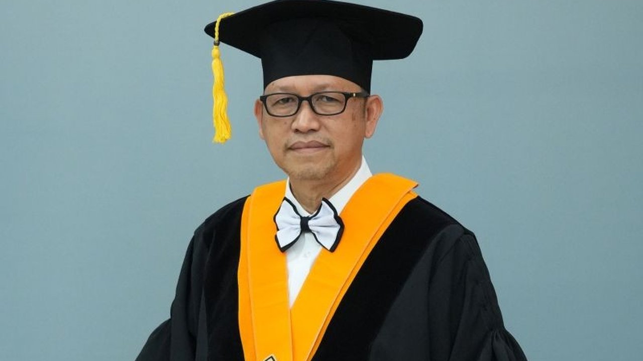 Prof. Mirza Tabrani resmi terpilih sebagai Rektor Universitas Syiah Kuala (USK) Banda Aceh untuk periode 2026-2031, mengalahkan dua pesaingnya dalam pemilihan yang demokratis. Kemenangan Prof. Mirza Tabrani Rektor USK ini menandai babak baru kepemimpinan.