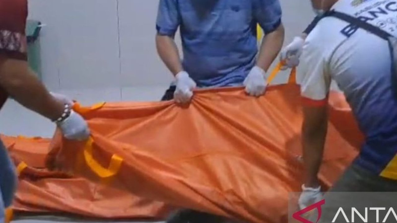 Tim gabungan terus berupaya menemukan empat pekerja yang masih tertimbun longsor akibat Kecelakaan Tambang Timah Bangka di area IUP PT Timah Desa Pemali, memicu pertanyaan tentang aktivitas penambangan ilegal.