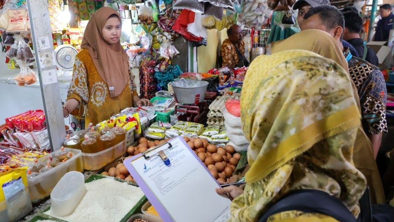Pemerintah Kota Surabaya mengintensifkan pelaksanaan pasar murah Surabaya menjelang perayaan Imlek 2026 dan Ramadhan 1447 H untuk memastikan ketersediaan dan stabilitas harga bahan pokok bagi masyarakat.