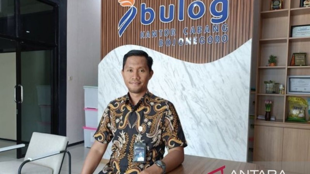 Perum Bulog Bojonegoro aktif memperkuat Koperasi Desa Merah Putih (KDMP) melalui kemitraan strategis, memastikan ketersediaan pasokan sembako dengan harga terjangkau bagi masyarakat.