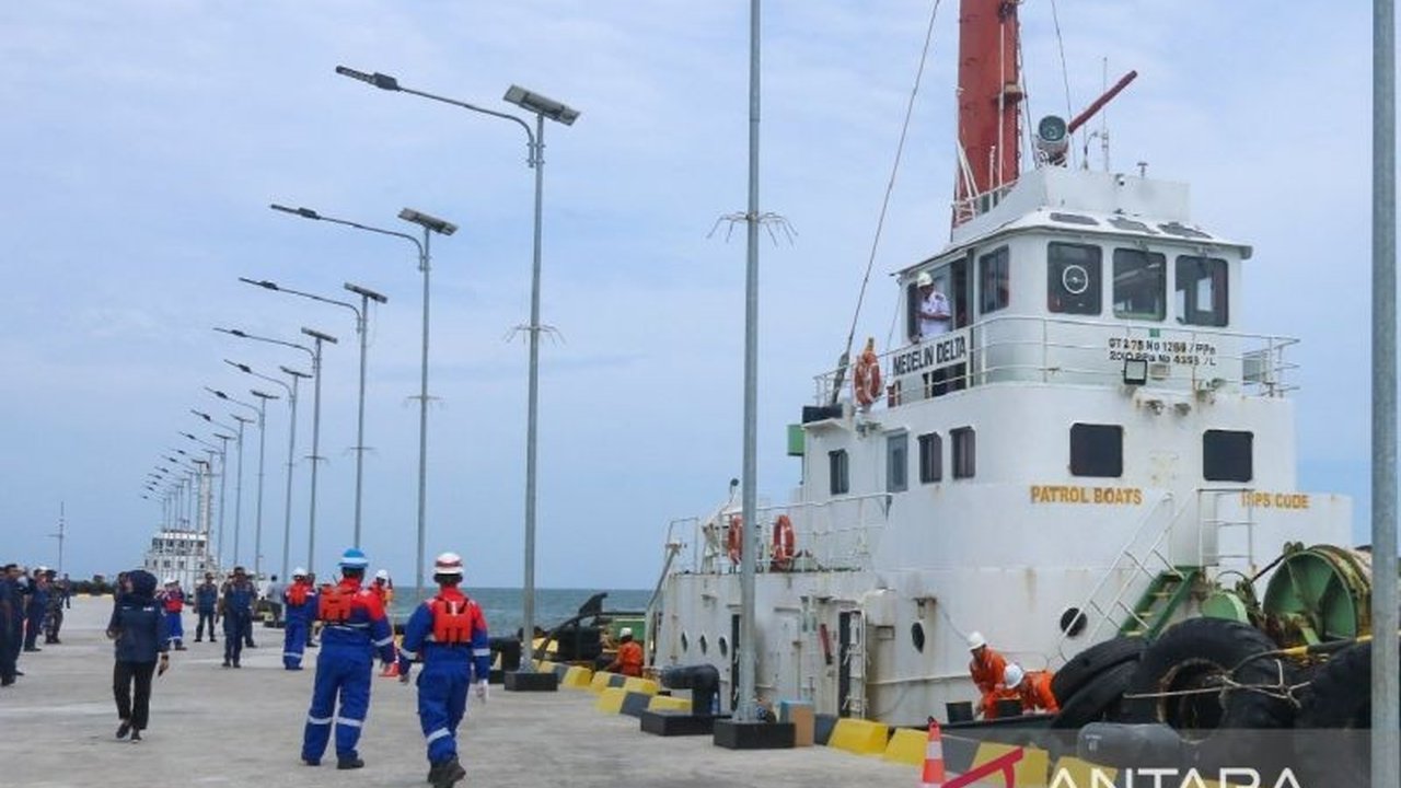 Kementerian Perhubungan memastikan Pelabuhan Panarukan Situbondo siap beroperasi penuh setelah sukses melewati uji sandar tahap akhir, menandai babak baru konektivitas logistik di Jawa Timur.