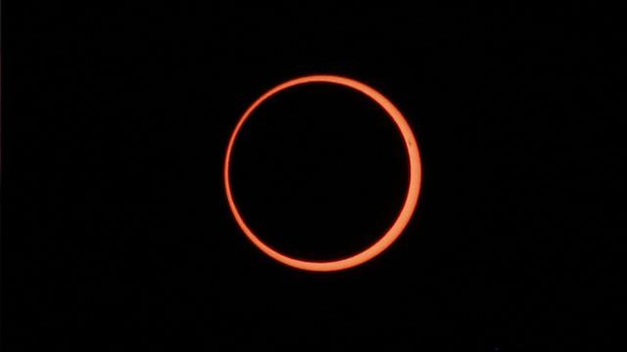 Melansir laman Space pada Kamis (26/09/2024), gerhana matahari cincin ini akan melintasi Samudera Pasifik dan Amerika Selatan bagian selatan. (JONATHAN MARTINS/AFP)