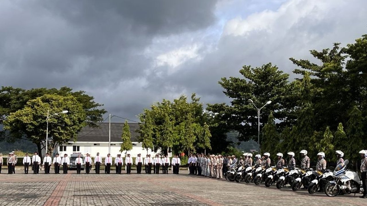 Polda Maluku mengerahkan 386 personel dalam Operasi Keselamatan Salawaku 2026 menjelang bulan Ramadhan, bertujuan menciptakan lalu lintas aman dan tertib serta menekan angka kecelakaan di seluruh wilayah Maluku.