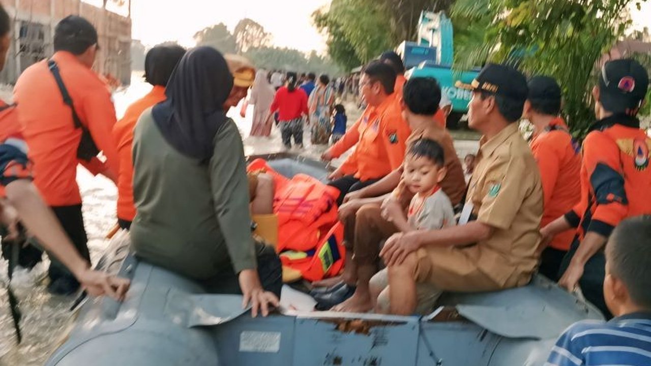 Curah hujan ekstrem memicu Banjir Muara Enim yang merendam 1.686 rumah di lima desa. BPBD Muara Enim bergerak cepat melakukan evakuasi dan meningkatkan kewaspadaan dini terhadap potensi bencana susulan.
