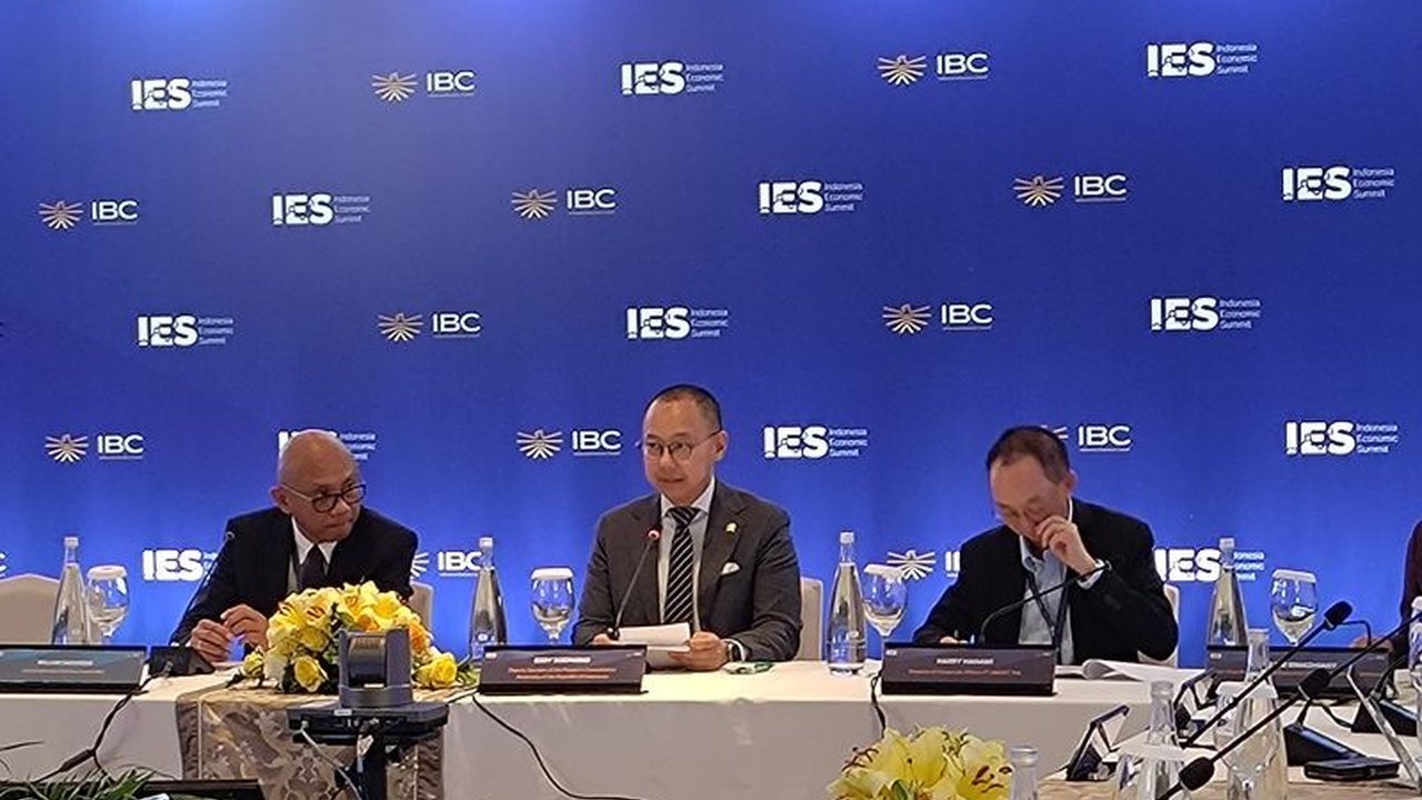 Wakil Ketua MPR Eddy Soeparno menekankan pentingnya penguatan Pasar Karbon Indonesia sebagai instrumen strategis untuk menarik investasi global dan mempercepat transisi energi menuju pertumbuhan hijau.