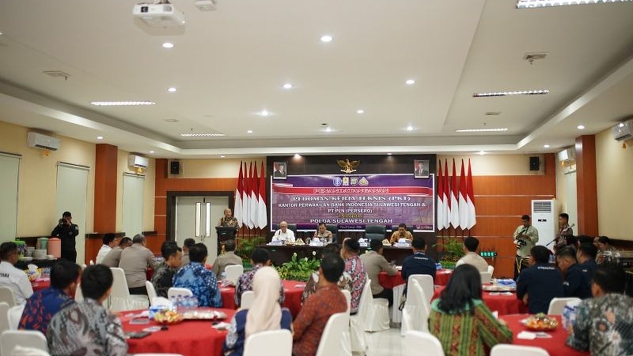PT PLN (Persero) Unit Induk Pembangunan (UIP) Sulawesi dan Polda Sulteng memperkuat sinergi melalui penandatanganan Pedoman Kerja Teknis untuk menjaga keamanan objek vital kelistrikan, memastikan kelancaran pembangunan infrastruktur di Sulawesi Tengah.