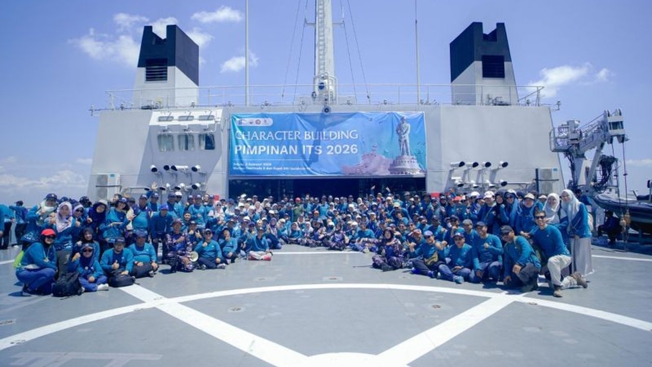 Institut Teknologi Sepuluh Nopember (ITS) menggelar Character Building Pimpinan 2026 di kapal perang TNI AL Surabaya, bertujuan memperkuat karakter kepemimpinan dan sinergi antar institusi.