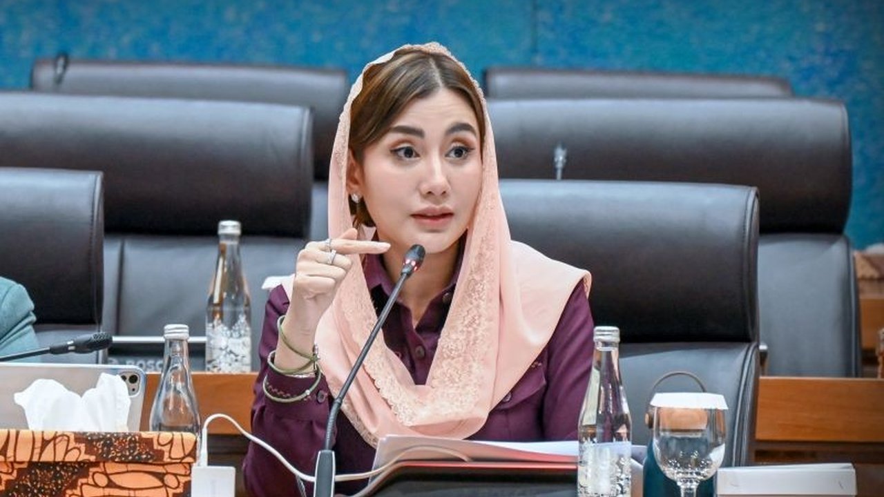 Anggota DPR menyoroti pentingnya Keselamatan Lingkungan Industri AMDK serta pengawasan ketat terhadap distribusi produk untuk melindungi konsumen dan sumber daya alam dari potensi bahaya.