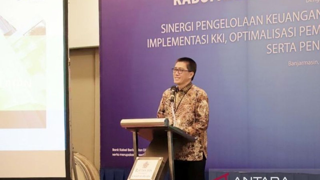 Bank Kalsel bersama pemerintah daerah Kalimantan Selatan bersinergi dalam digitalisasi keuangan untuk meningkatkan pengelolaan dan pendapatan daerah, menciptakan sistem pembayaran yang aman dan terintegrasi. Inisiatif ini diharapkan mendorong akselerasi p