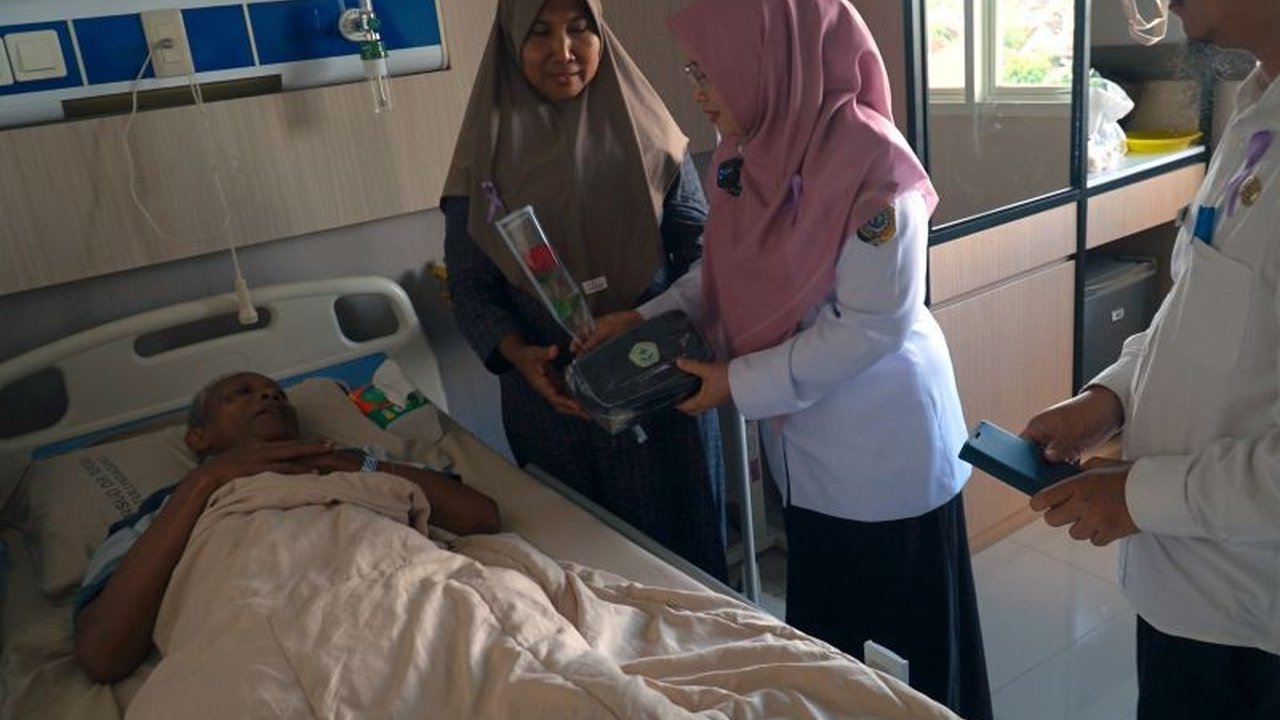 Dinas Kesehatan Tulungagung gencar edukasi deteksi dini kanker gratis di puskesmas. Langkah ini penting untuk menekan angka kesakitan dan kematian akibat kanker yang terus meningkat, sekaligus memperingati Hari Kanker Sedunia 2026.