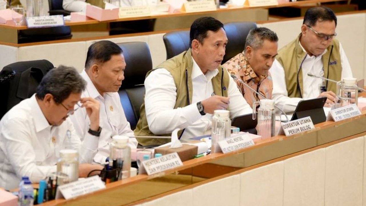 Perum Bulog menegaskan komitmennya dalam menjaga stabilitas pangan nasional dan ketersediaan stok strategis menjelang Ramadhan 2026, memastikan harga terjangkau bagi masyarakat.